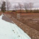 Bořetice - zpevnění hráze kamenivem 1